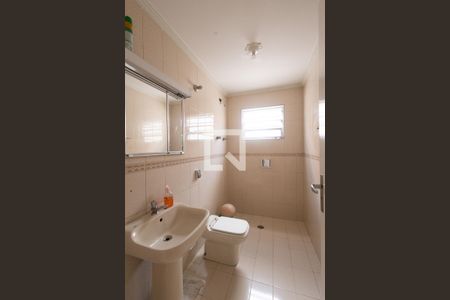 Casa à venda com 429m², 4 quartos e 2 vagas Casa à venda com 429m², 4 quartos e 2 vagasBanheiro Social