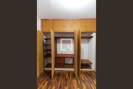 Casa para alugar com 190m², 5 quartos e 3 vagasSuíte da Casa 01 - Armário