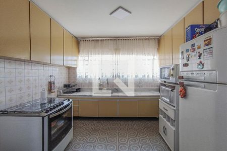 Casa à venda com 225m², 4 quartos e 3 vagas Casa à venda com 225m², 4 quartos e 3 vagasCozinha