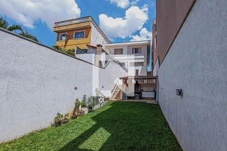 Casa à venda com 225m², 4 quartos e 3 vagas Casa à venda com 225m², 4 quartos e 3 vagasQuintal