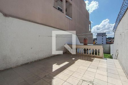 Casa à venda com 225m², 4 quartos e 3 vagas Casa à venda com 225m², 4 quartos e 3 vagasQuintal