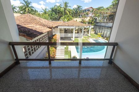 Casa à venda com 469m², 4 quartos e 4 vagas Casa à venda com 469m², 4 quartos e 4 vagasVaranda