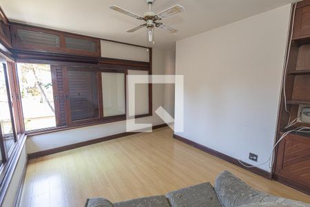 Casa à venda com 469m², 4 quartos e 4 vagas Casa à venda com 469m², 4 quartos e 4 vagasQuarto 4