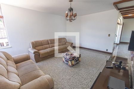 Casa à venda com 469m², 4 quartos e 4 vagas Casa à venda com 469m², 4 quartos e 4 vagasSala