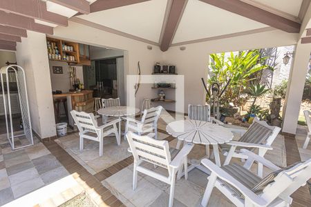 Casa à venda com 469m², 4 quartos e 4 vagas Casa à venda com 469m², 4 quartos e 4 vagasEspaço Gourmet / Jardim / Piscina