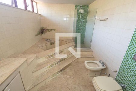 Casa à venda com 469m², 4 quartos e 4 vagas Casa à venda com 469m², 4 quartos e 4 vagasBanheiro social