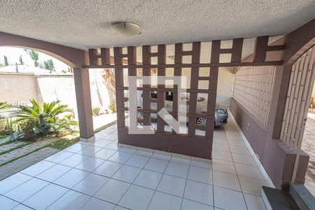 Casa à venda com 469m², 4 quartos e 4 vagas Casa à venda com 469m², 4 quartos e 4 vagasVagas de garagem