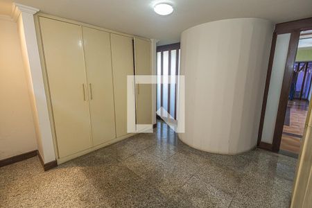 Casa à venda com 469m², 4 quartos e 4 vagas Casa à venda com 469m², 4 quartos e 4 vagasQuarto 1