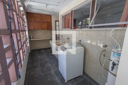 Casa à venda com 469m², 4 quartos e 4 vagas Casa à venda com 469m², 4 quartos e 4 vagasÁrea de serviço