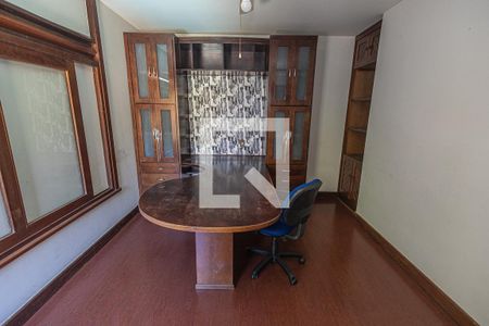 Casa à venda com 469m², 4 quartos e 4 vagas Casa à venda com 469m², 4 quartos e 4 vagasEscritório