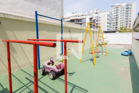 Apartamento à venda com 168m², 3 quartos e 2 vagas Apartamento à venda com 168m², 3 quartos e 2 vagasPlayground