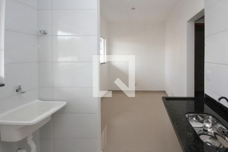 Cozinha de apartamento para alugar com 2 quartos, 33m² em Vila Antonieta, São Paulo