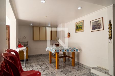 Casa à venda com 180m², 3 quartos e 2 vagas Casa à venda com 180m², 3 quartos e 2 vagasSalão