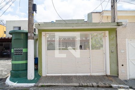 Casa à venda com 180m², 3 quartos e 2 vagas Casa à venda com 180m², 3 quartos e 2 vagasFachada