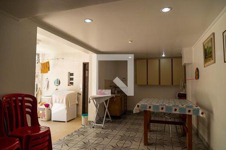 Casa à venda com 180m², 3 quartos e 2 vagas Casa à venda com 180m², 3 quartos e 2 vagasSalão