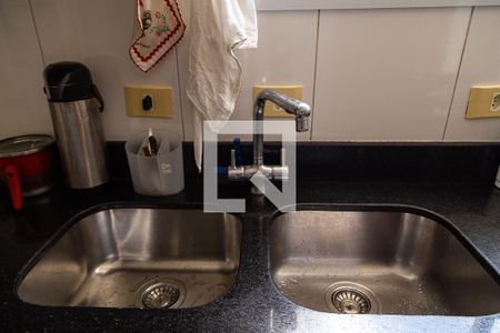 Casa à venda com 180m², 3 quartos e 2 vagas Casa à venda com 180m², 3 quartos e 2 vagasCozinha - Pia