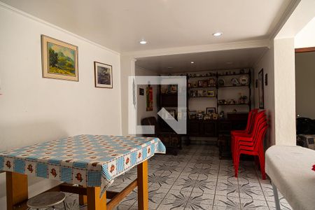 Casa à venda com 180m², 3 quartos e 2 vagas Casa à venda com 180m², 3 quartos e 2 vagasSalão