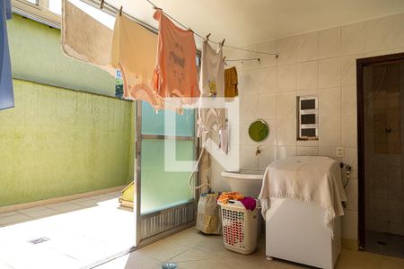 Casa à venda com 180m², 3 quartos e 2 vagas Casa à venda com 180m², 3 quartos e 2 vagasÁrea de Serviço