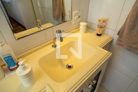 Casa à venda com 180m², 3 quartos e 2 vagas Casa à venda com 180m², 3 quartos e 2 vagasBanheiro da Suíte - Pia