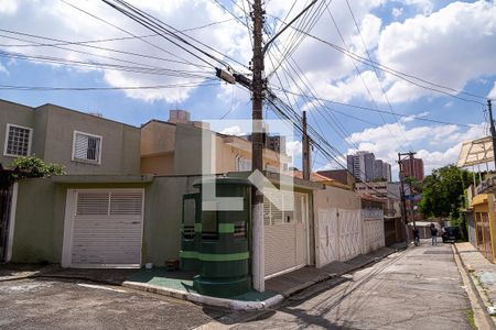 Casa à venda com 180m², 3 quartos e 2 vagas Casa à venda com 180m², 3 quartos e 2 vagasFachada