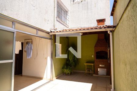 Casa à venda com 180m², 3 quartos e 2 vagas Casa à venda com 180m², 3 quartos e 2 vagasQuintal