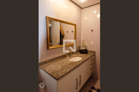 Apartamento à venda com 213m², 3 quartos e 3 vagasBanheiro da suíte 1 