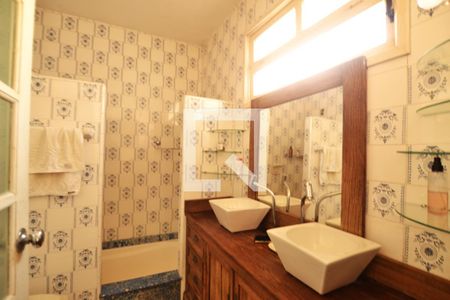 Casa à venda com 292m², 3 quartos e 3 vagasBanheiro da Suíte