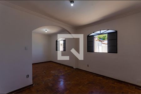 Casa à venda com 211m², 4 quartos e 3 vagas Casa à venda com 211m², 4 quartos e 3 vagasQuarto 1