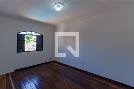 Casa à venda com 211m², 4 quartos e 3 vagas Casa à venda com 211m², 4 quartos e 3 vagasQuarto 3