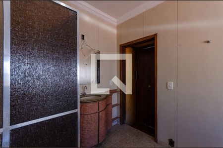 Casa à venda com 211m², 4 quartos e 3 vagas Casa à venda com 211m², 4 quartos e 3 vagasBanheiro Suíte