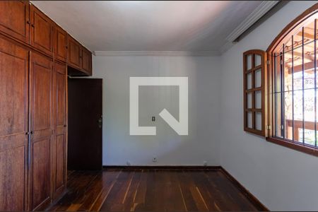 Casa à venda com 211m², 4 quartos e 3 vagas Casa à venda com 211m², 4 quartos e 3 vagasSuite