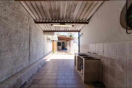 Casa à venda com 211m², 4 quartos e 3 vagas Casa à venda com 211m², 4 quartos e 3 vagasÁrea de Serviço