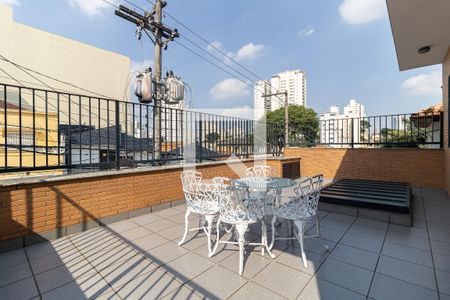 Casa à venda com 390m², 5 quartos e 4 vagas Casa à venda com 390m², 5 quartos e 4 vagasVaranda da Suíte 2