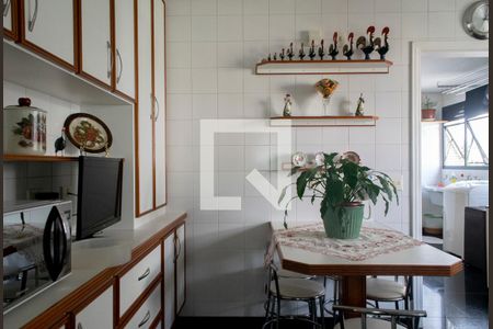 Apartamento à venda com 220m², 4 quartos e 4 vagas Apartamento à venda com 220m², 4 quartos e 4 vagasCozinha