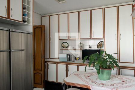 Apartamento à venda com 220m², 4 quartos e 4 vagas Apartamento à venda com 220m², 4 quartos e 4 vagasCozinha