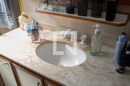 Apartamento à venda com 220m², 4 quartos e 4 vagas Apartamento à venda com 220m², 4 quartos e 4 vagasBanheiro quarto 2