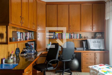 Apartamento à venda com 220m², 4 quartos e 4 vagas Apartamento à venda com 220m², 4 quartos e 4 vagasQuarto 4 suite