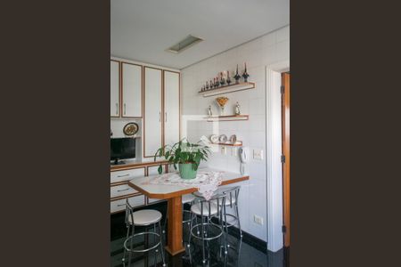 Apartamento à venda com 220m², 4 quartos e 4 vagas Apartamento à venda com 220m², 4 quartos e 4 vagasCozinha