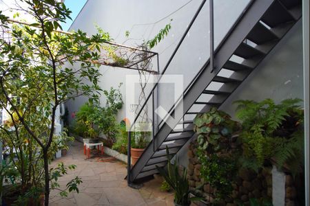 Casa à venda com 340m², 4 quartos e 2 vagasPátio _Fundos 