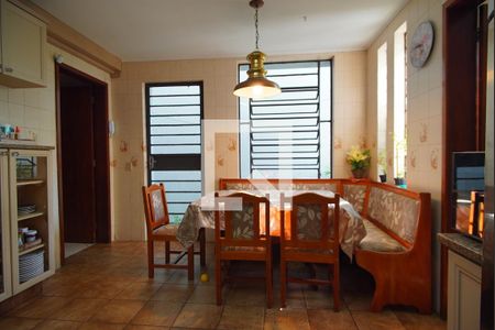 Casa à venda com 340m², 4 quartos e 2 vagasCozinha 