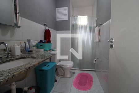 Casa de condomínio à venda com 101m², 3 quartos e 2 vagasBanheiro da suíte