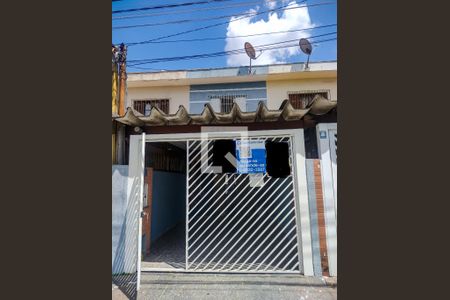 Casa à venda com 92m², 2 quartos e 1 vaga Casa à venda com 92m², 2 quartos e 1 vagaFachada