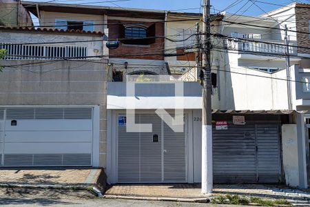 Casa à venda com 191m², 3 quartos e 2 vagas Casa à venda com 191m², 3 quartos e 2 vagasFachada