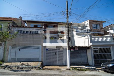 Casa à venda com 191m², 3 quartos e 2 vagas Casa à venda com 191m², 3 quartos e 2 vagasFachada