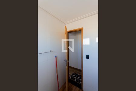 Casa à venda com 150m², 3 quartos e 2 vagas Casa à venda com 150m², 3 quartos e 2 vagasBanheiro