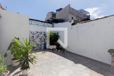Casa à venda com 150m², 3 quartos e 2 vagas Casa à venda com 150m², 3 quartos e 2 vagasQuintal e Área de Serviço