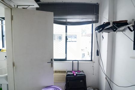 Apartamento à venda com 140m², 3 quartos e 2 vagas Apartamento à venda com 140m², 3 quartos e 2 vagasQuarto de Serviço