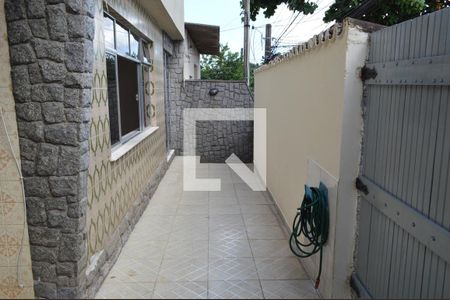 Casa de condomínio à venda com 308m², 5 quartos e 1 vagaQuintal