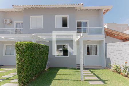 Casa à venda com 154m², 3 quartos e 3 vagas Casa à venda com 154m², 3 quartos e 3 vagasfachada