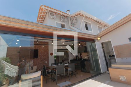 Casa à venda com 154m², 3 quartos e 3 vagas Casa à venda com 154m², 3 quartos e 3 vagasQuintal